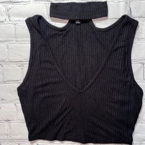Choker crop top